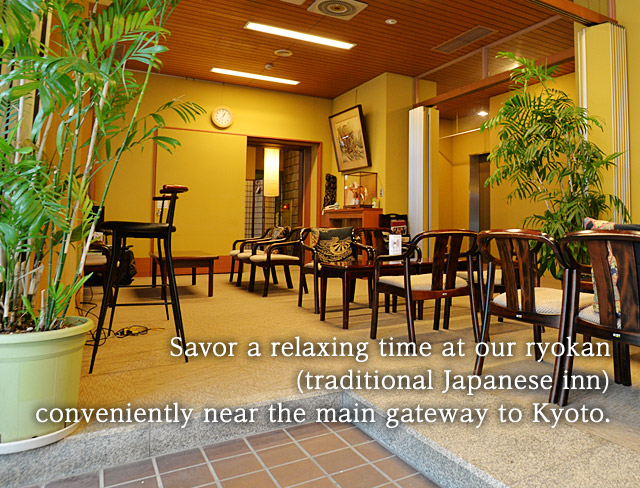 Savor a relaxing time at our ryokan (traditional Japanese inn) conveniently near the main gateway to Kyoto. 松本旅館 Matsumoto Ryokan